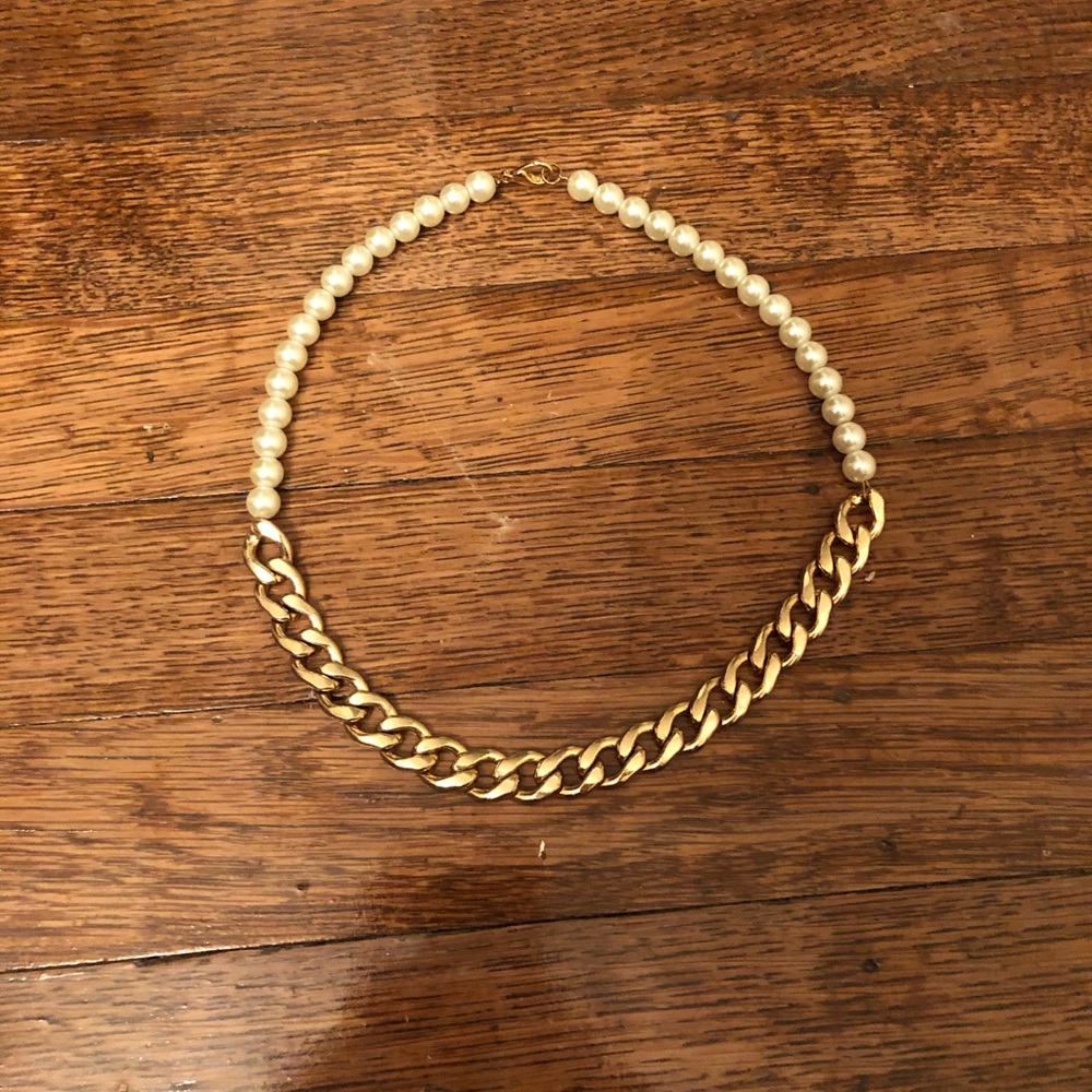 Gold chain/pearl necklace
